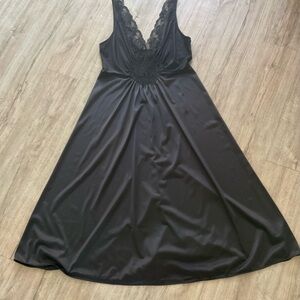 Vanity Fair Vintage Black Lace-Trim Satin Slip Nightgown Dress Size Large